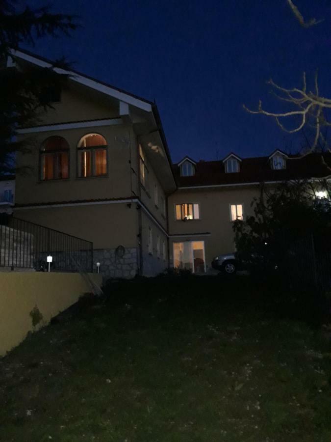 Villa Immersa Nel Verde LʼAquila Zewnętrze zdjęcie
